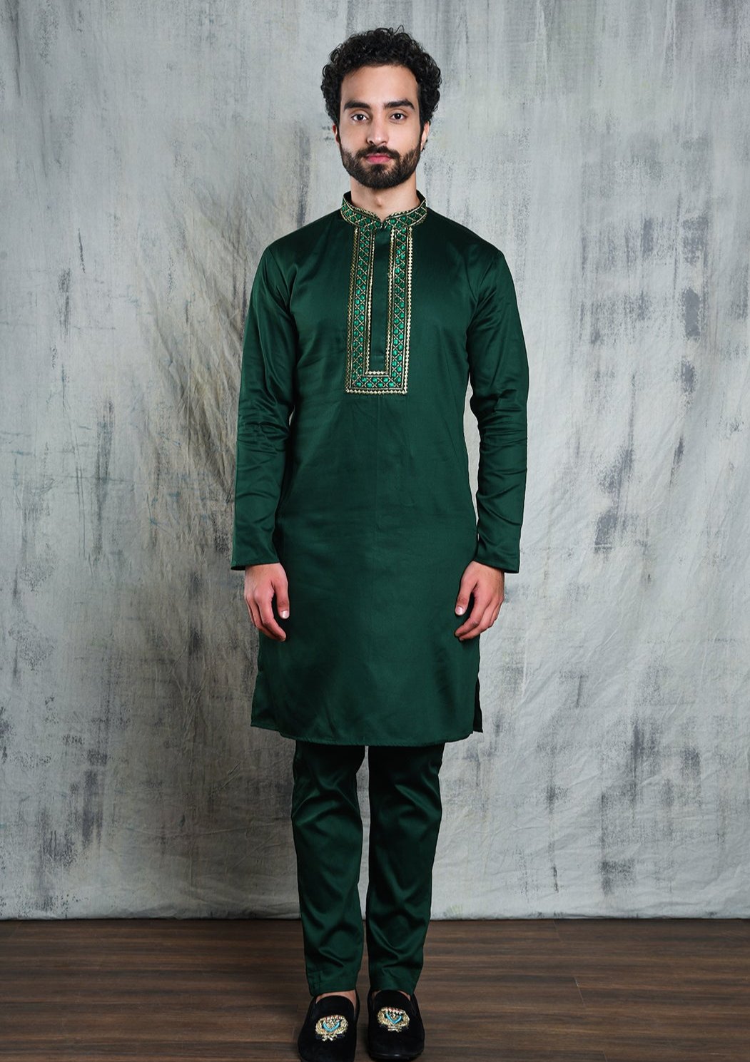 ROYAL GREEN U-NECK ZARI EMBROIDERED KURTA PYJAMA SET WITH COLLAR & YOKE PATTI