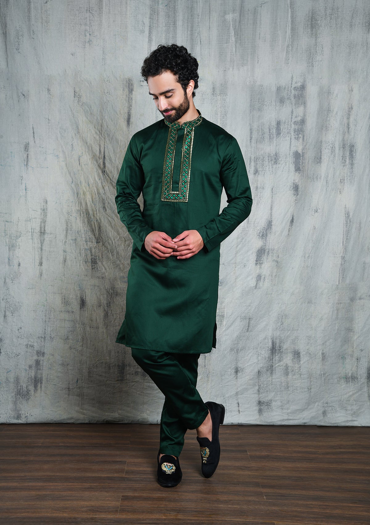 ROYAL GREEN U-NECK ZARI EMBROIDERED KURTA PYJAMA SET WITH COLLAR & YOKE PATTI