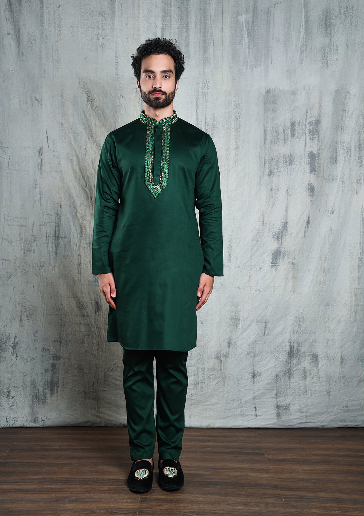 ROYAL GREEN V-NECK ZARI EMBROIDERED KURTA PYJAMA SET WITH COLLAR & YOKE PATTI