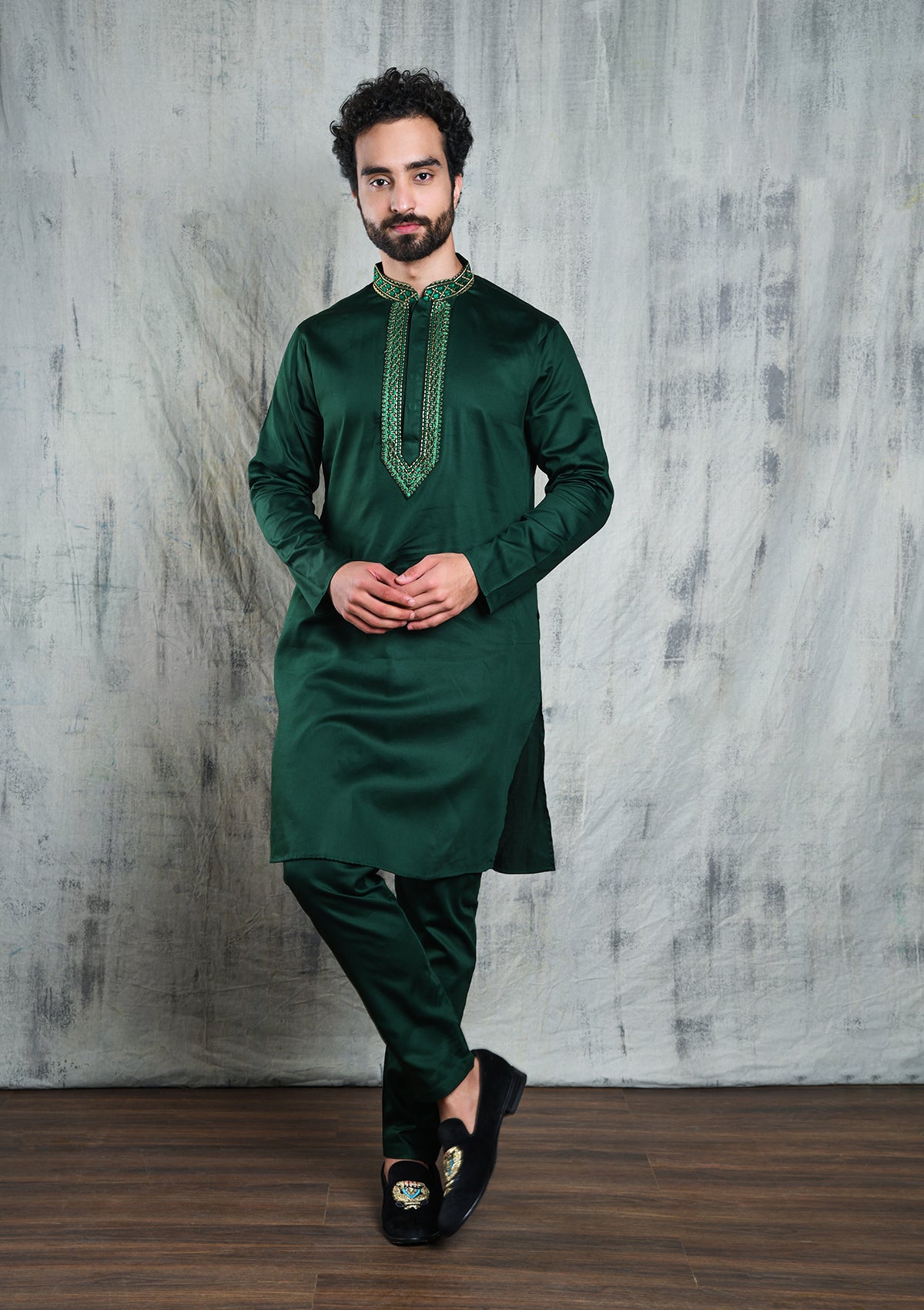 ROYAL GREEN V-NECK ZARI EMBROIDERED KURTA PYJAMA SET WITH COLLAR & YOKE PATTI