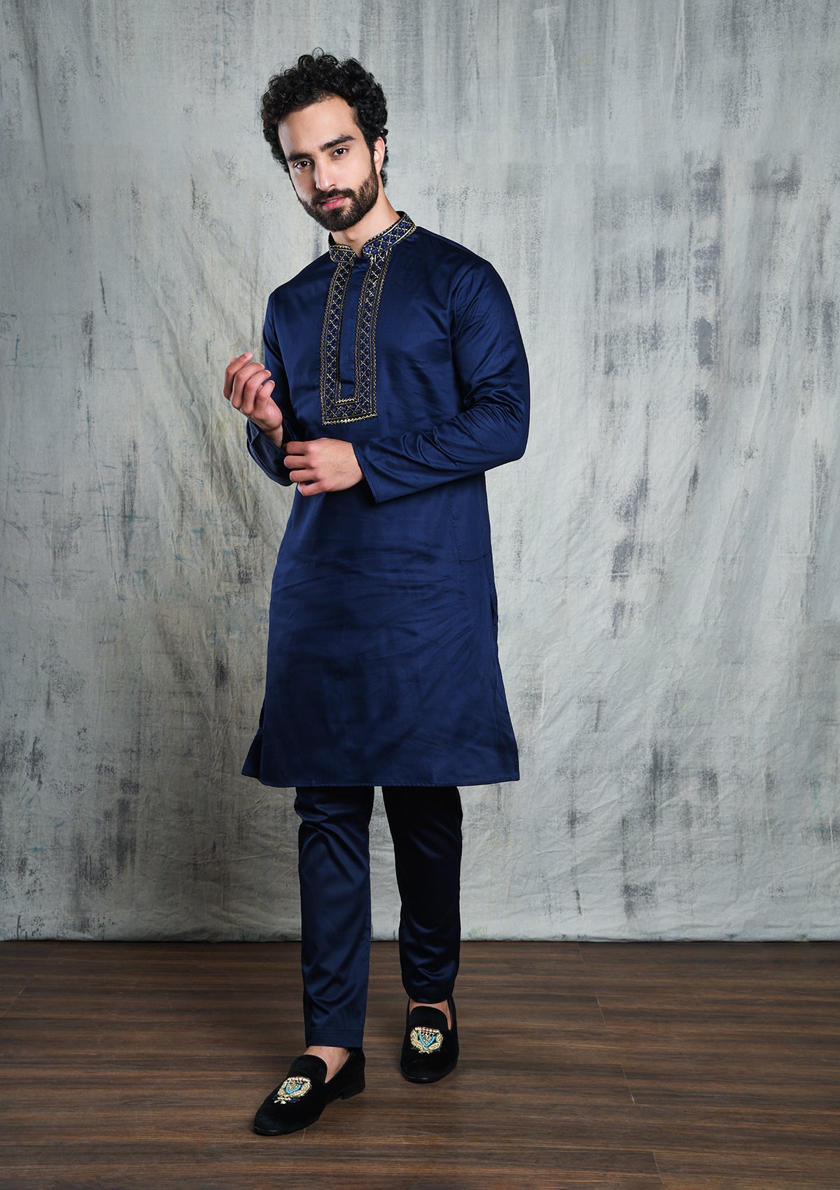 ROYAL BLUE U-NECK EMBROIDERED KURTA PAJAMA SET WITH ZARI COLLAR & YOKE PATTI