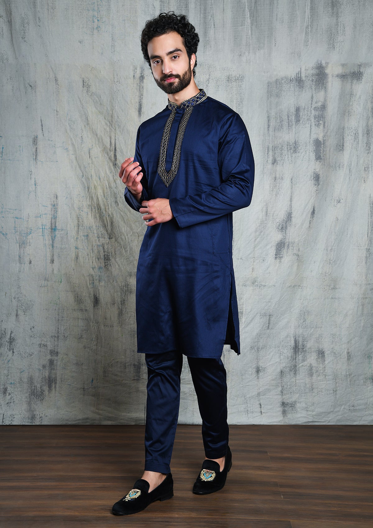 ROYAL BLUE V-NECK EMBROIDERED KURTA PAJAMA SET WITH ZARI COLLAR & YOKE PATTI