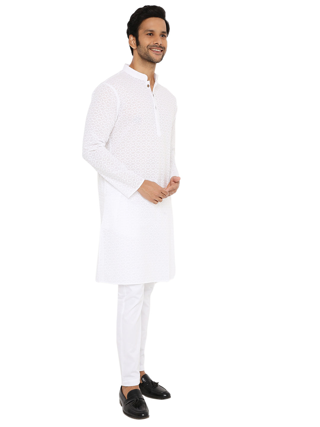 WHITE REGULAR FIT KURTA  PYJAMA SET WITH ZIG ZAG THREAD EMBRIODERY