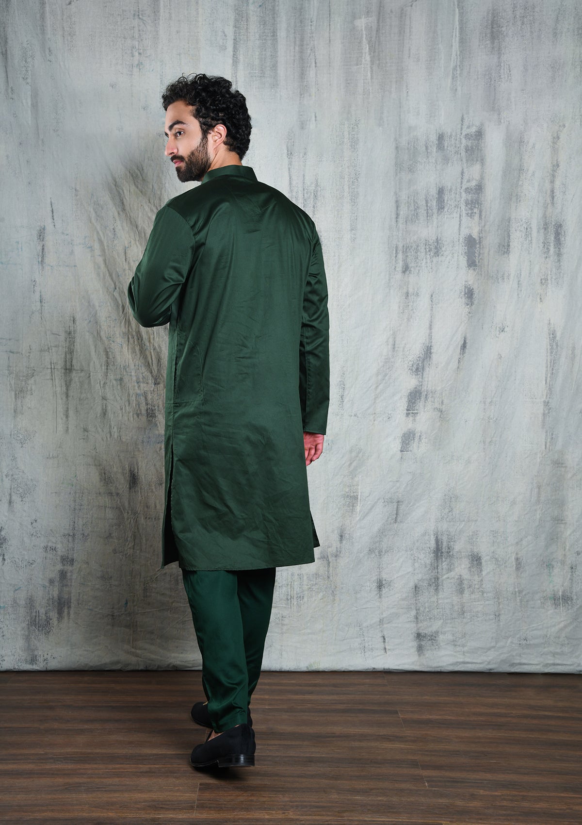 DARK EMERALD GREEN KURTA PYJAMA SET WITH PLEATED NECK DETAIL